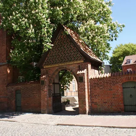Am Jungfernteich Mit Terrasse, Parkplatz, Kajak - Abc279 By Abcwismar Apartment Wismar